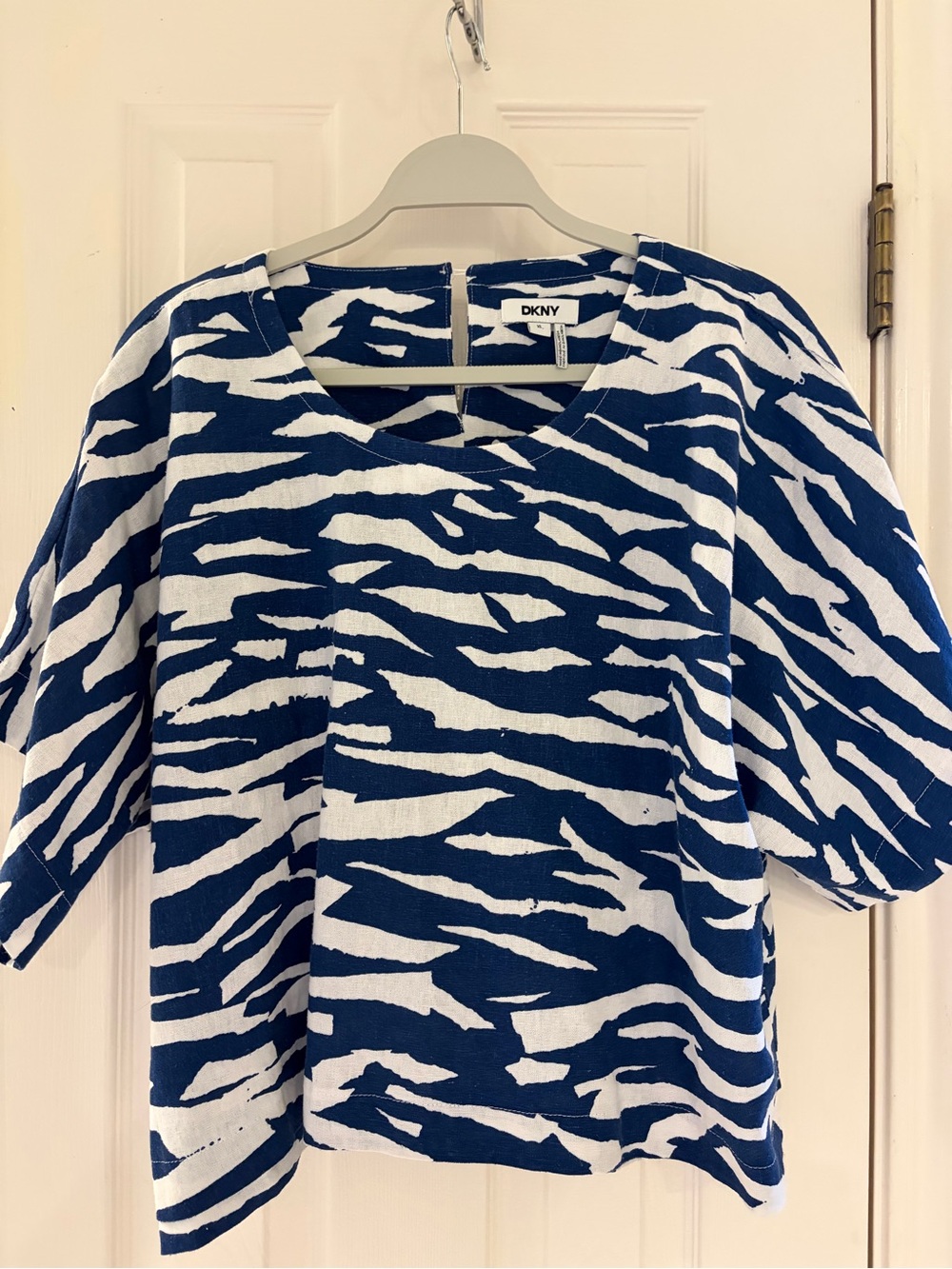 DKNY Blue and White Zebra-Print Short Sleeve Top